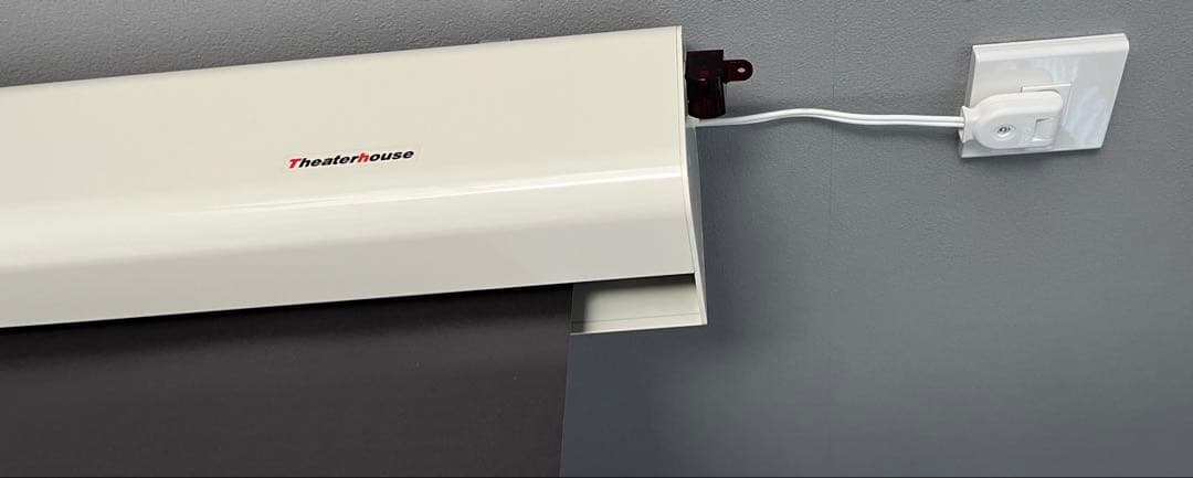 美品　天井取付タイプ　電動スクリーン 100インチ シアタースハウス製品