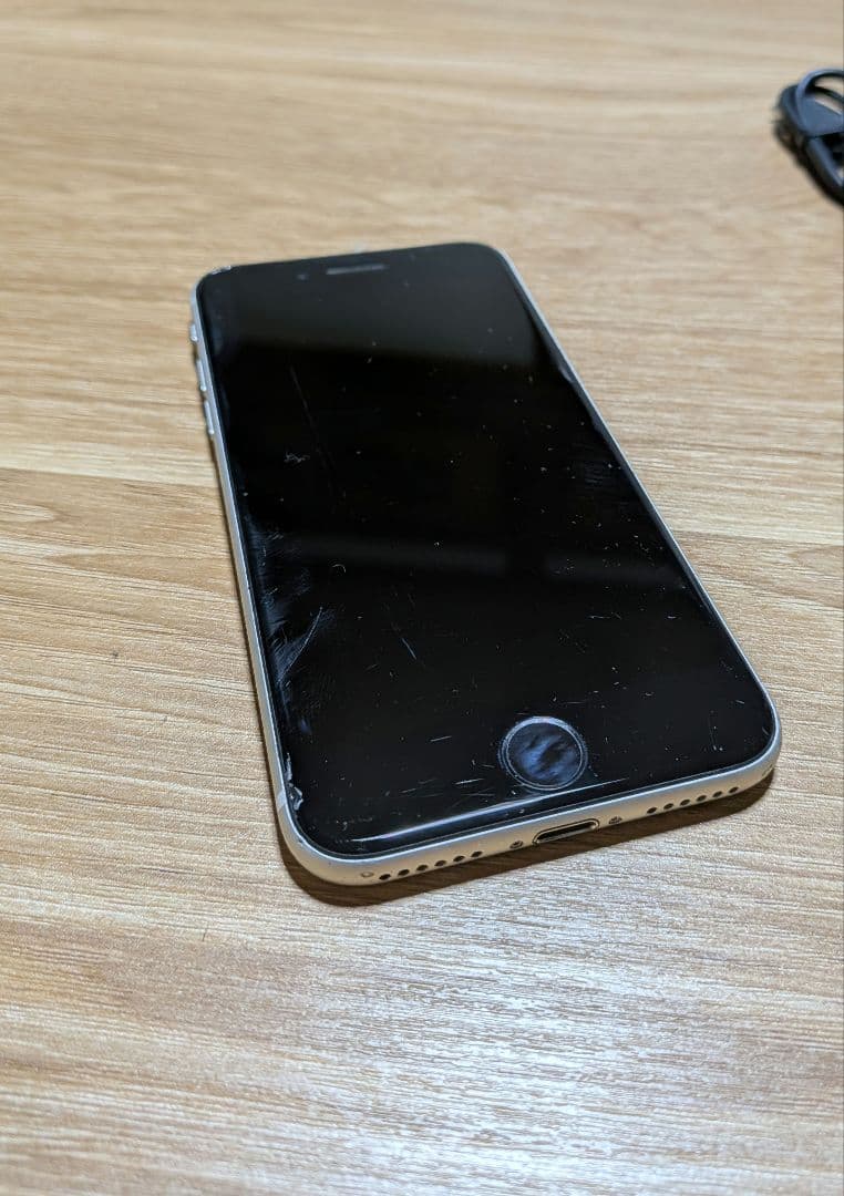 iPhone シルバー 本体 画面傷あり