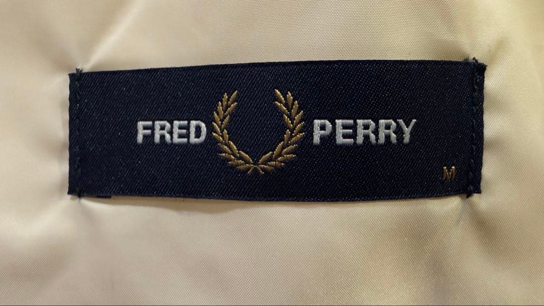 FRED PERRY ホワイト ダウンベスト Mサイズ