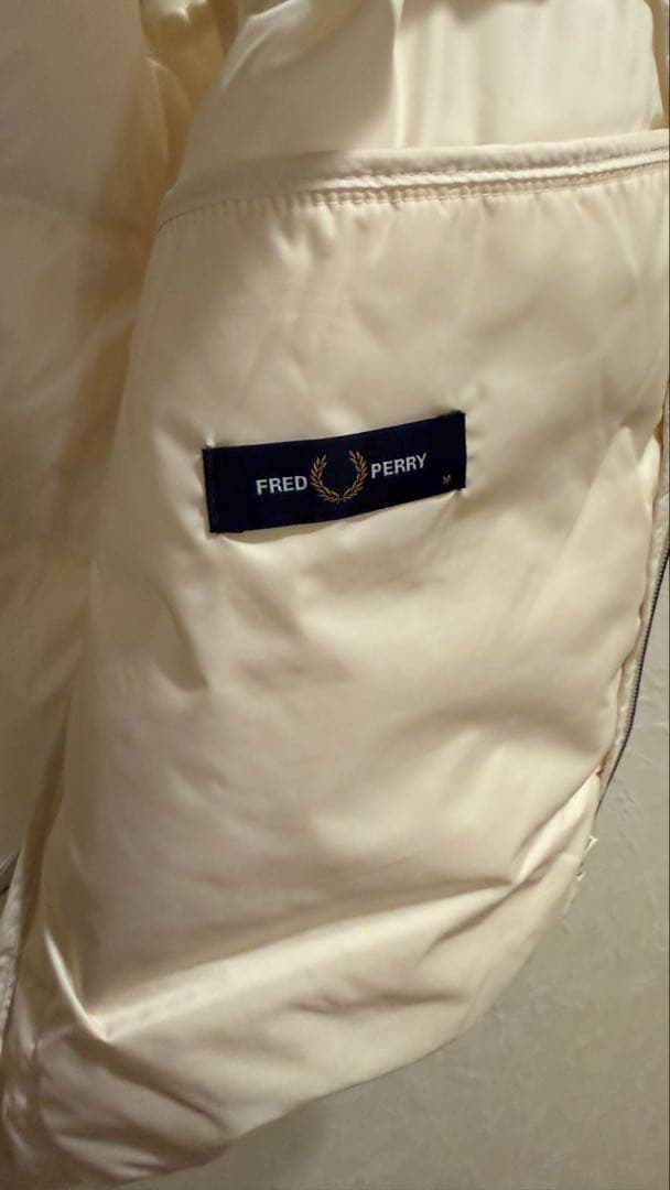 FRED PERRY ホワイト ダウンベスト Mサイズ