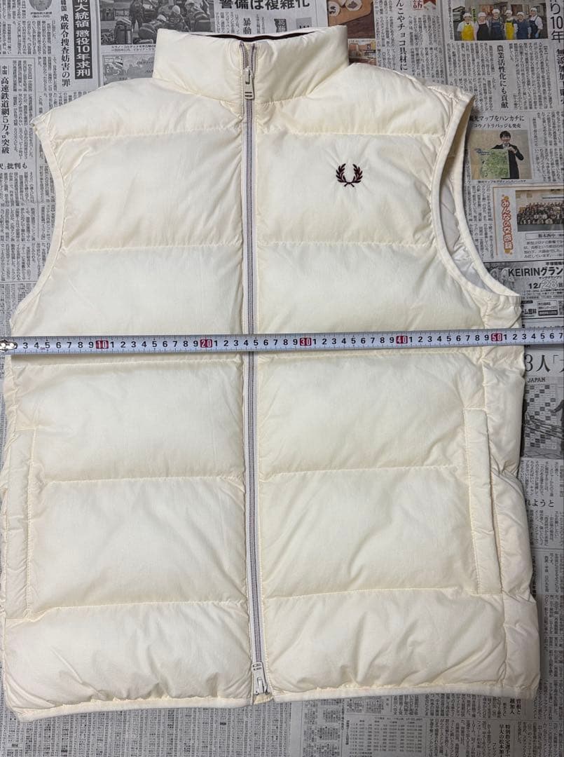 FRED PERRY ホワイト ダウンベスト Mサイズ