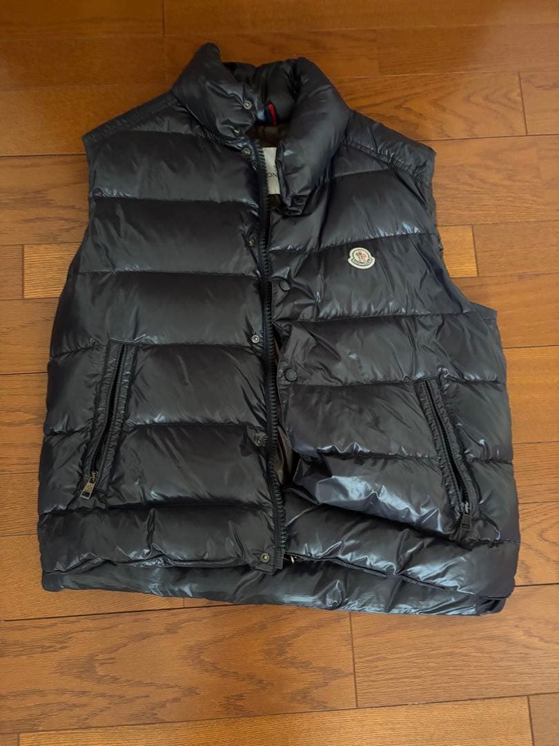 MONCLER 黒 ダウンベスト