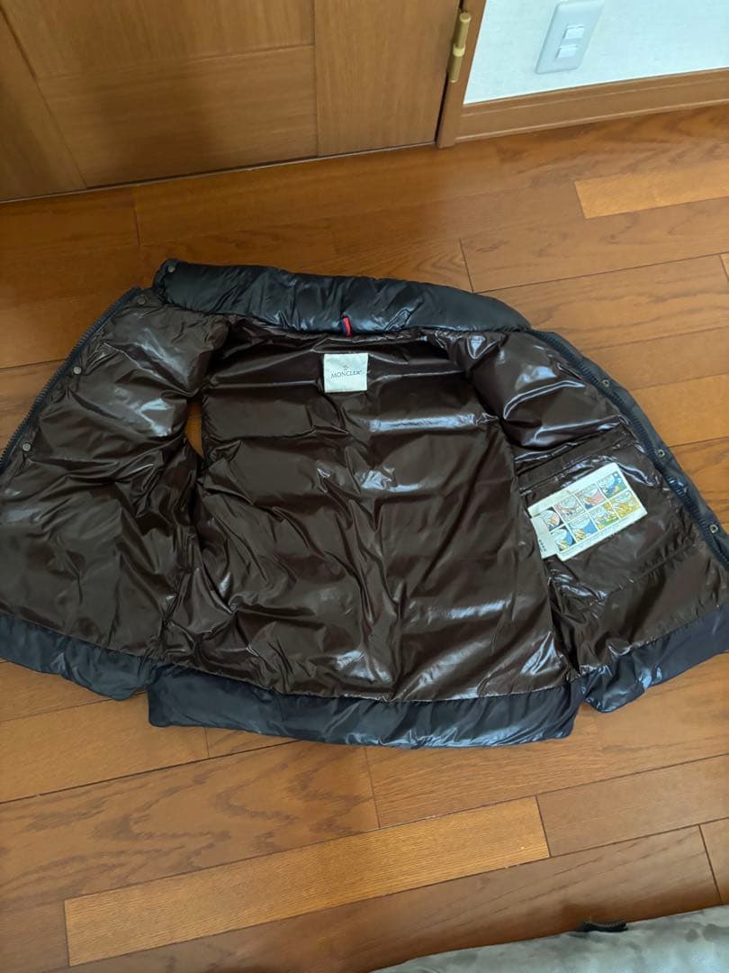 MONCLER 黒 ダウンベスト