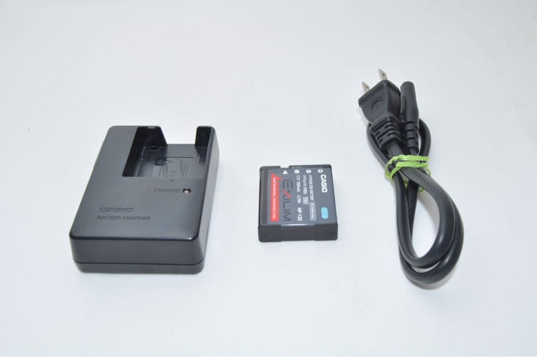 ☆美品☆ CASIO カシオ EX-ZR100 コンパクト デジタル カメラ