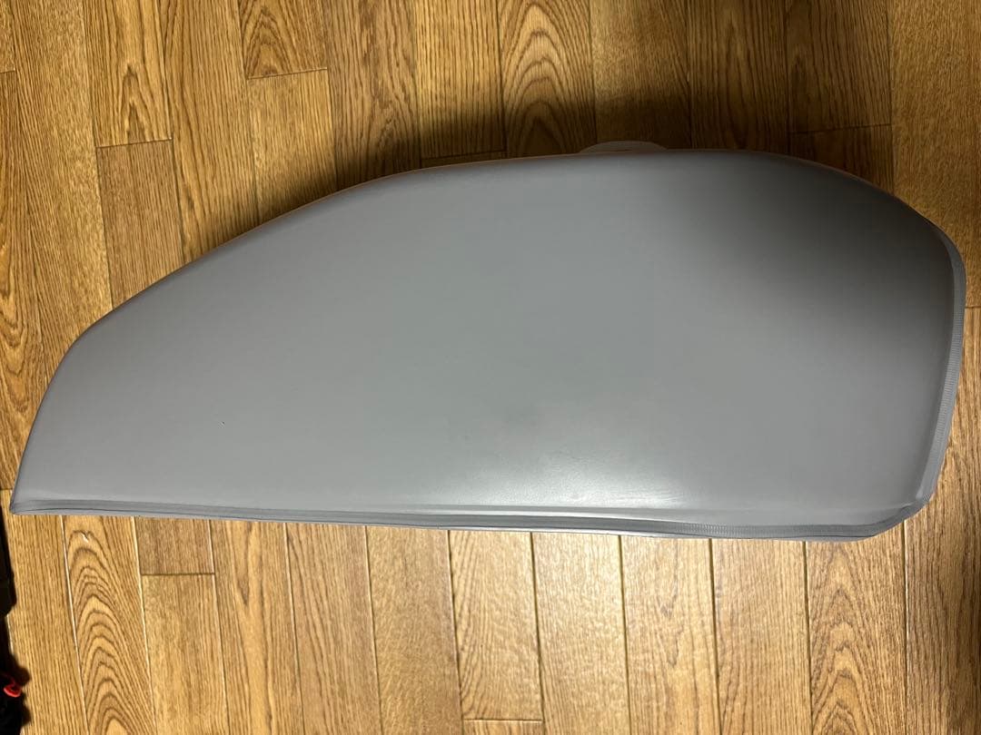 旧CB400F タンクとサイドカバー　サーフェーサー　リペア品