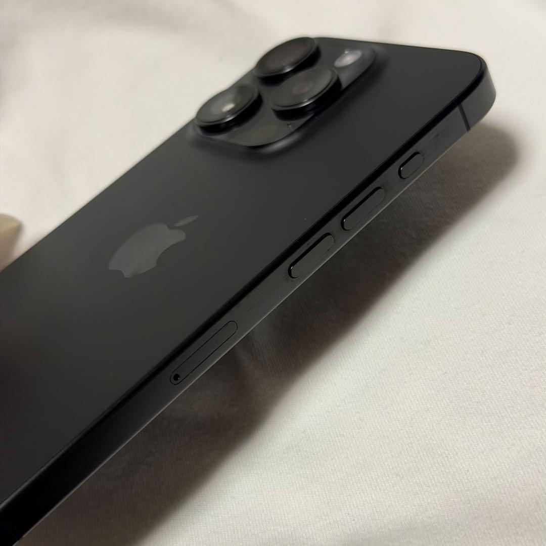 Apple iPhone 15 Pro ブラックチタニウム 本体