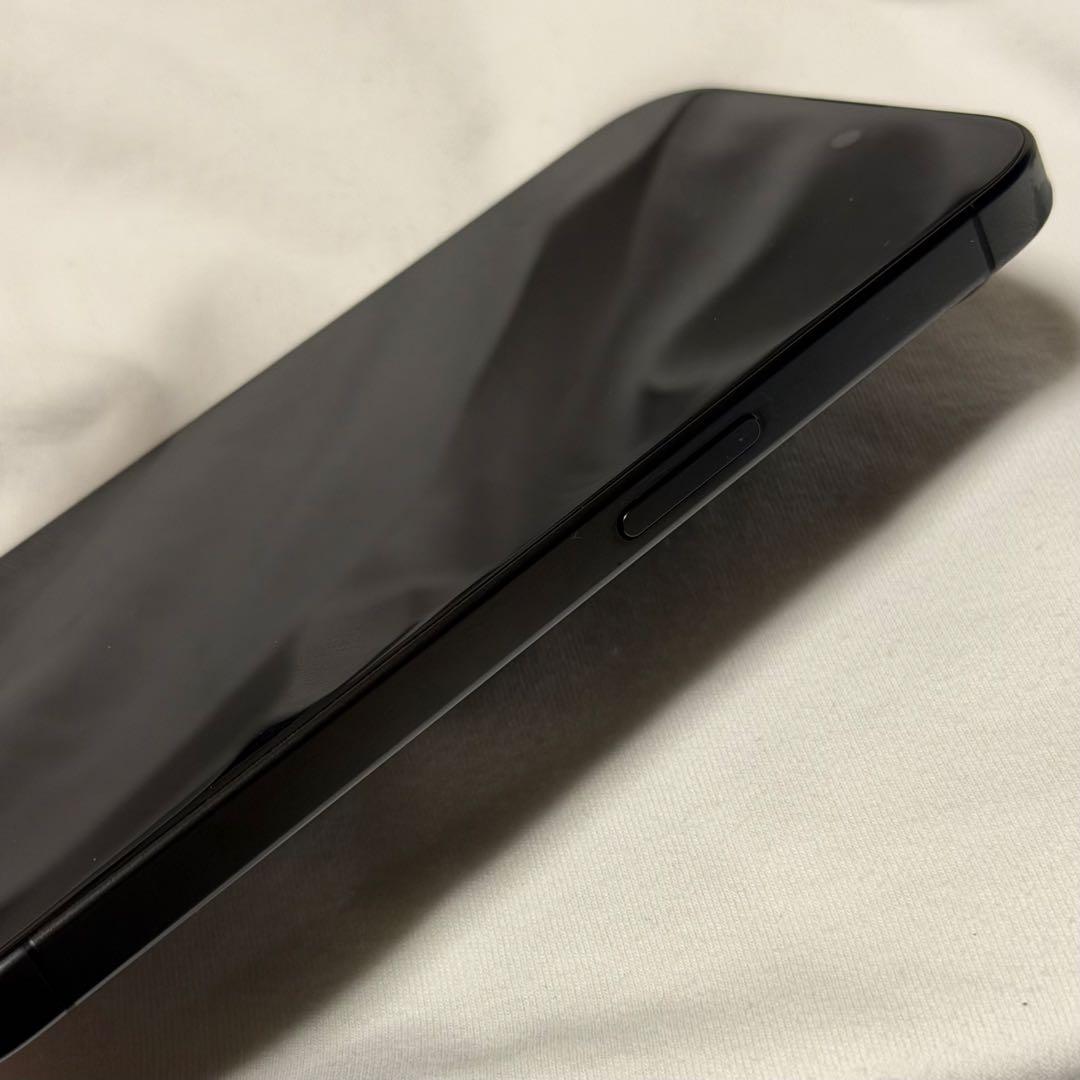 Apple iPhone 15 Pro ブラックチタニウム 本体