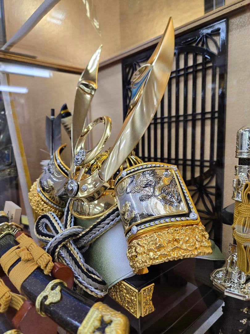 kooltkay【展示品限り】五月人形　兜　鍬形　ケース飾り　K10