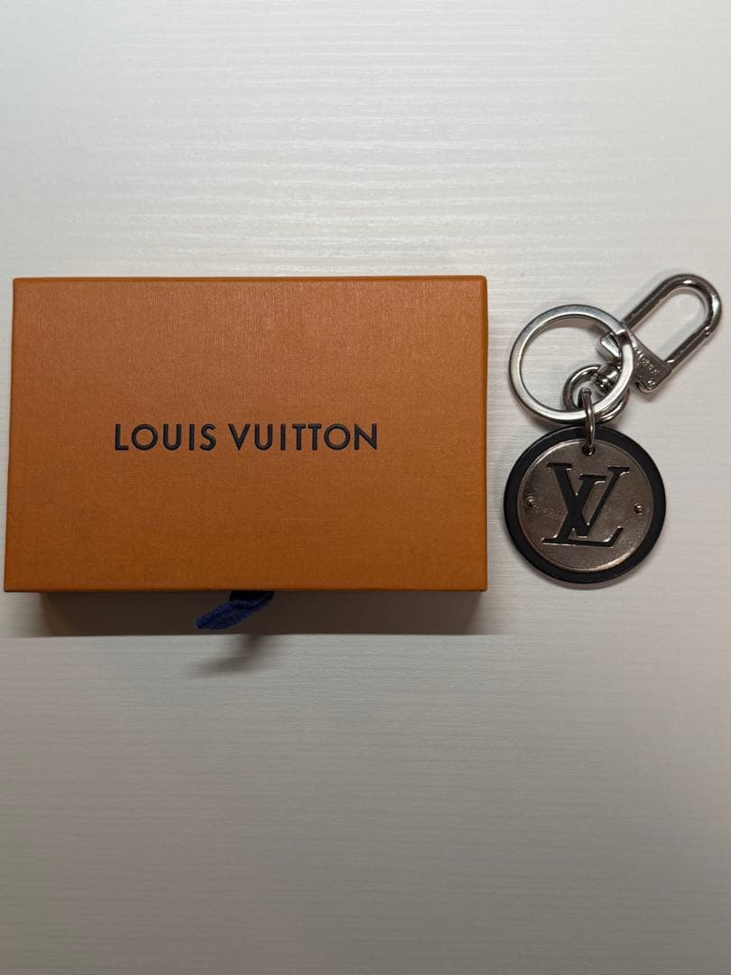 【最終値下げ】LOUIS VUITTON LVロゴ キーホルダー