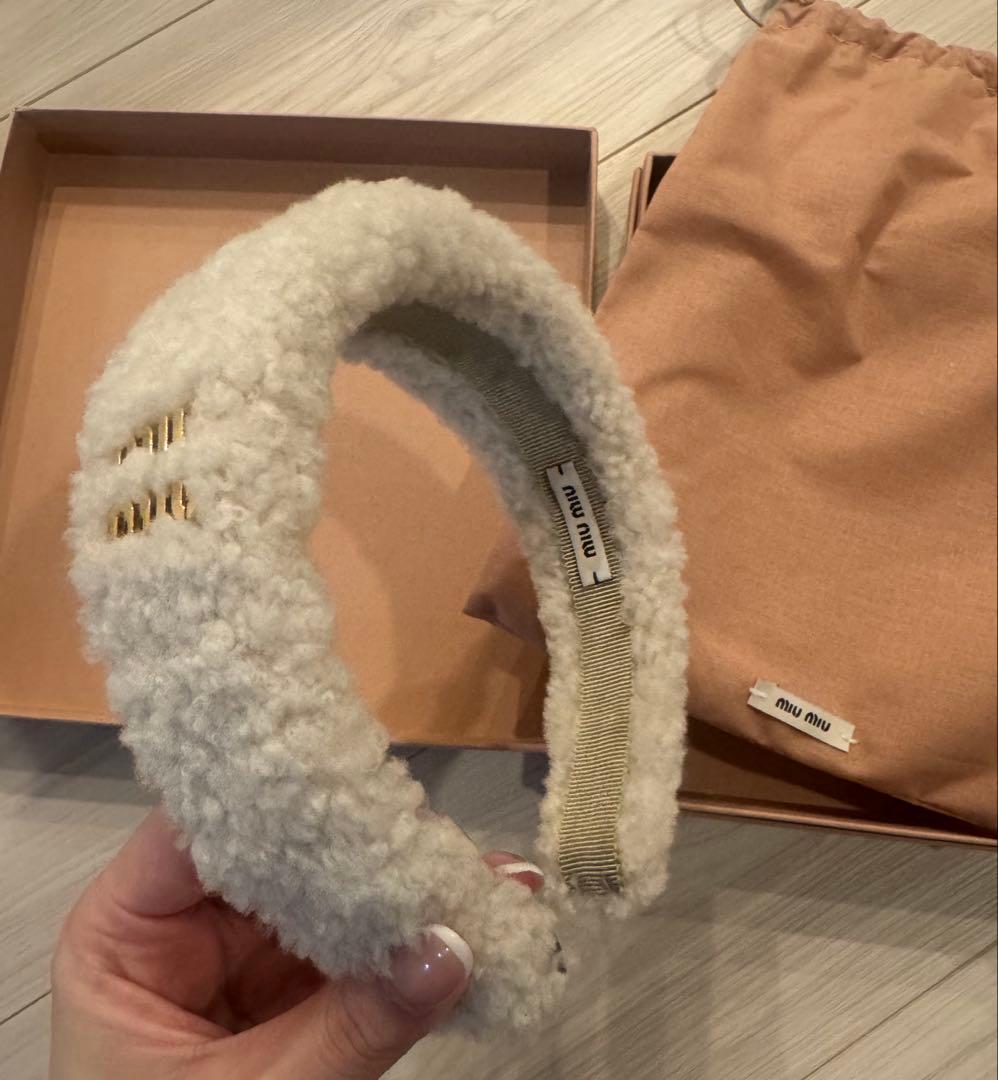 新品　MIU MIU ミュウミュウ カチューシャ 白