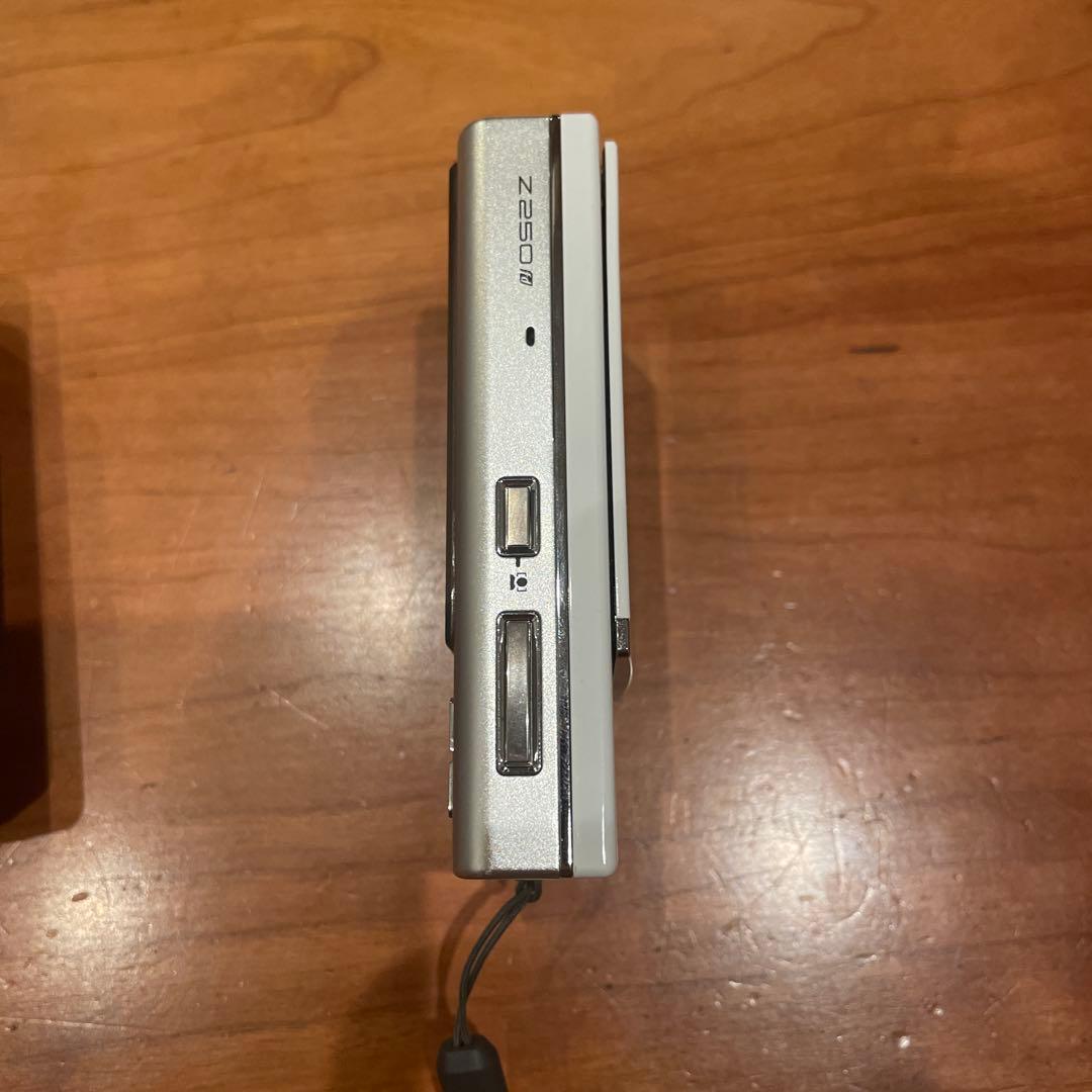 FUJIFILM Z250 コンパクトデジタルカメラとBC-45充電器