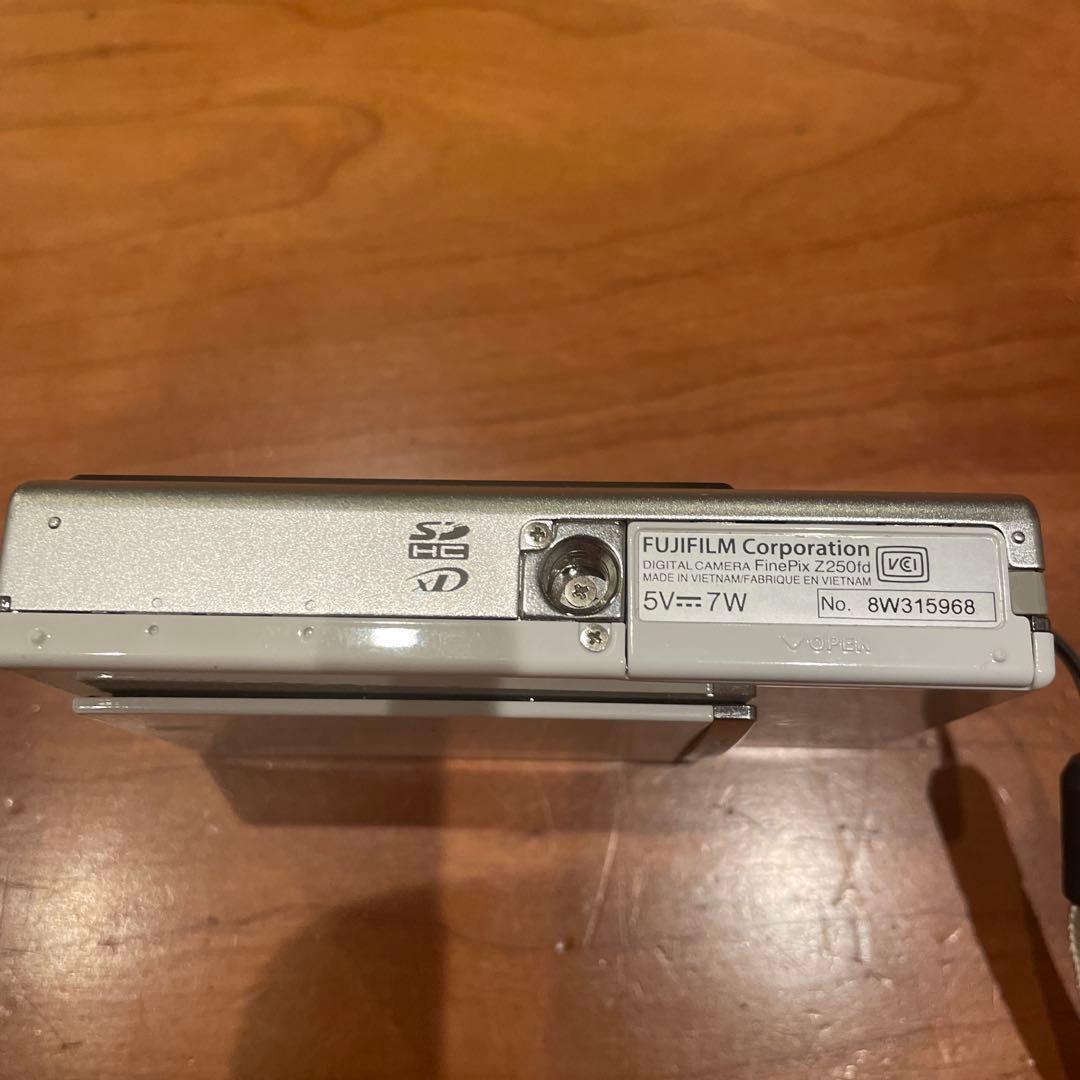 FUJIFILM Z250 コンパクトデジタルカメラとBC-45充電器