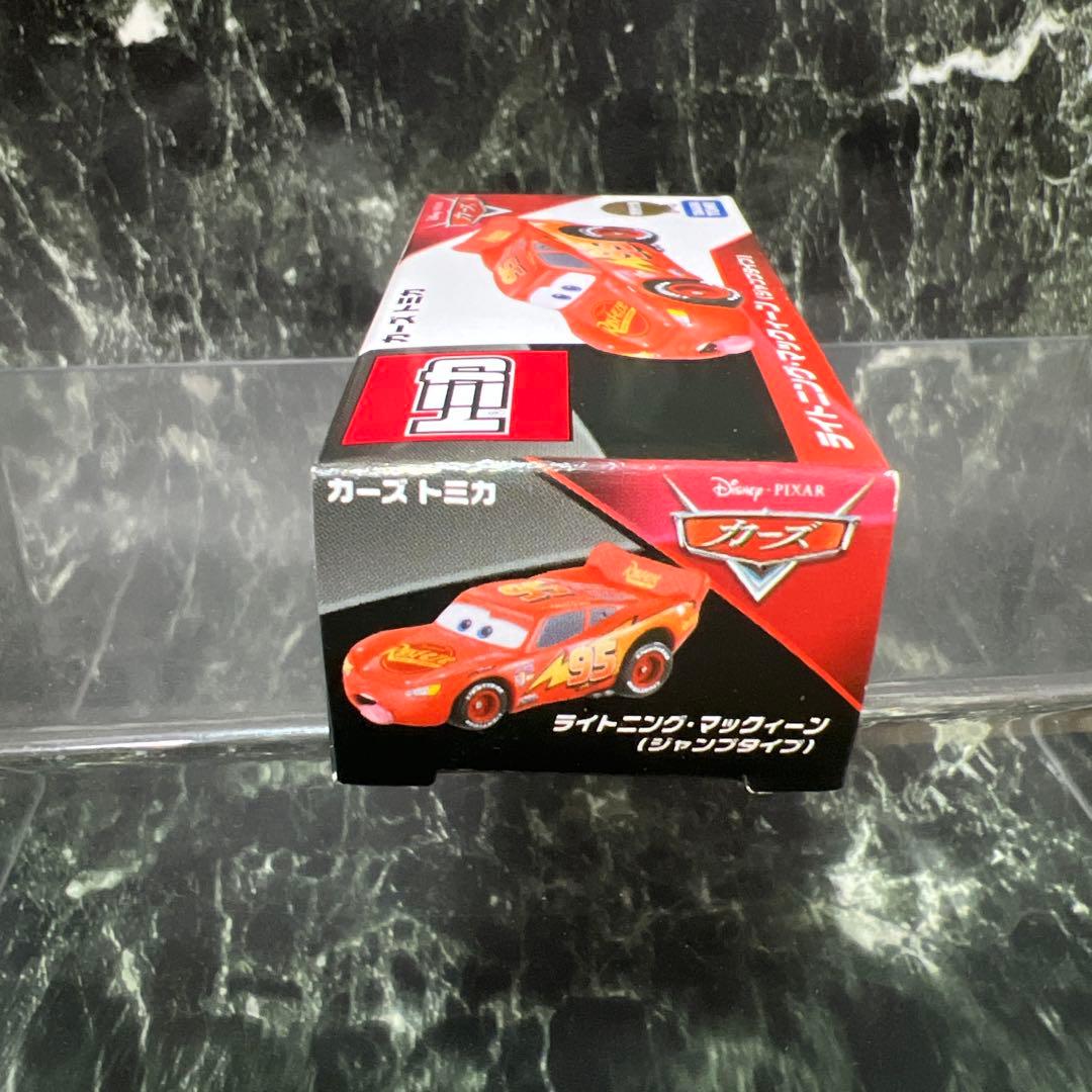 極レア新品　カーズ　トミカ　ライトニング・マックィーン　ジャンプタイプ