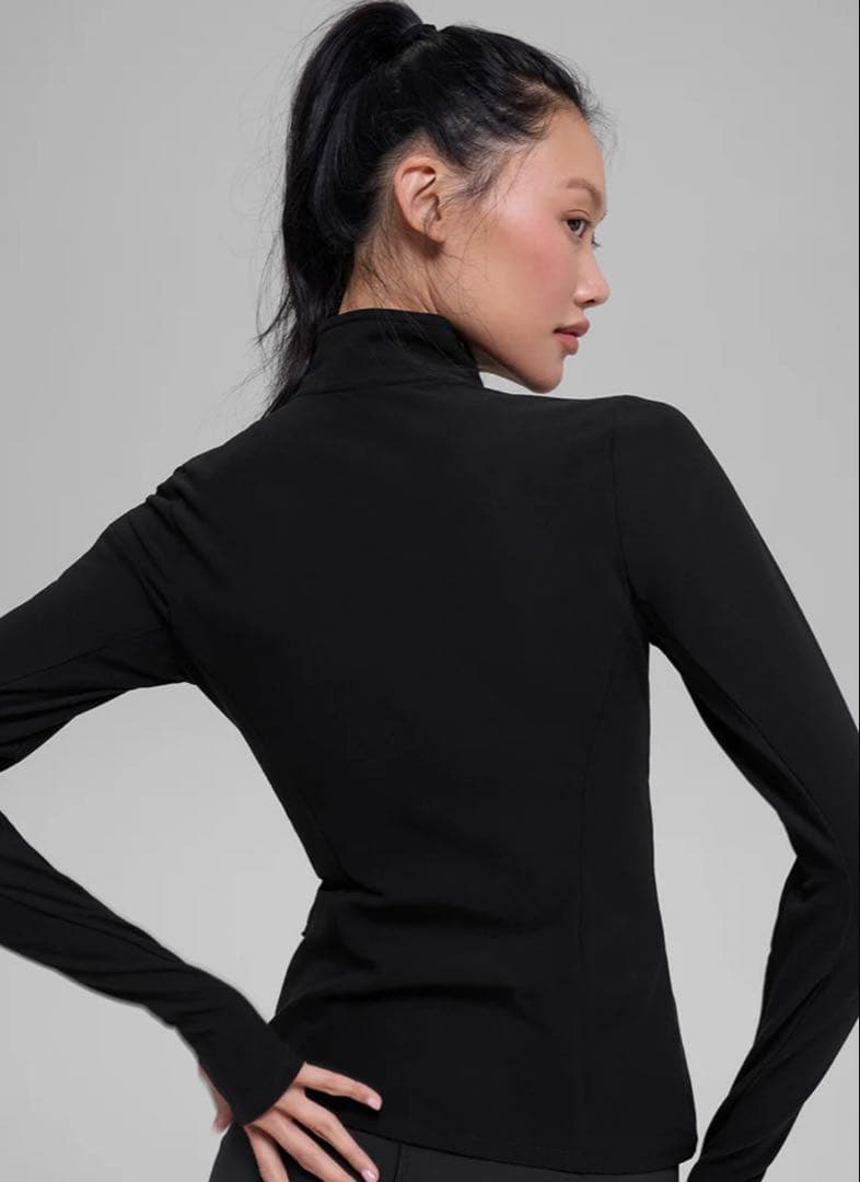 alo yoga tops アロヨガトップス