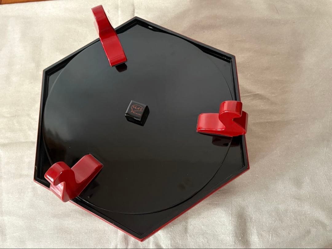 紅房 べんぼう 琉球漆器 朱漆花鳥箔絵六角東道盆 梅 牡丹 鳥 蝶