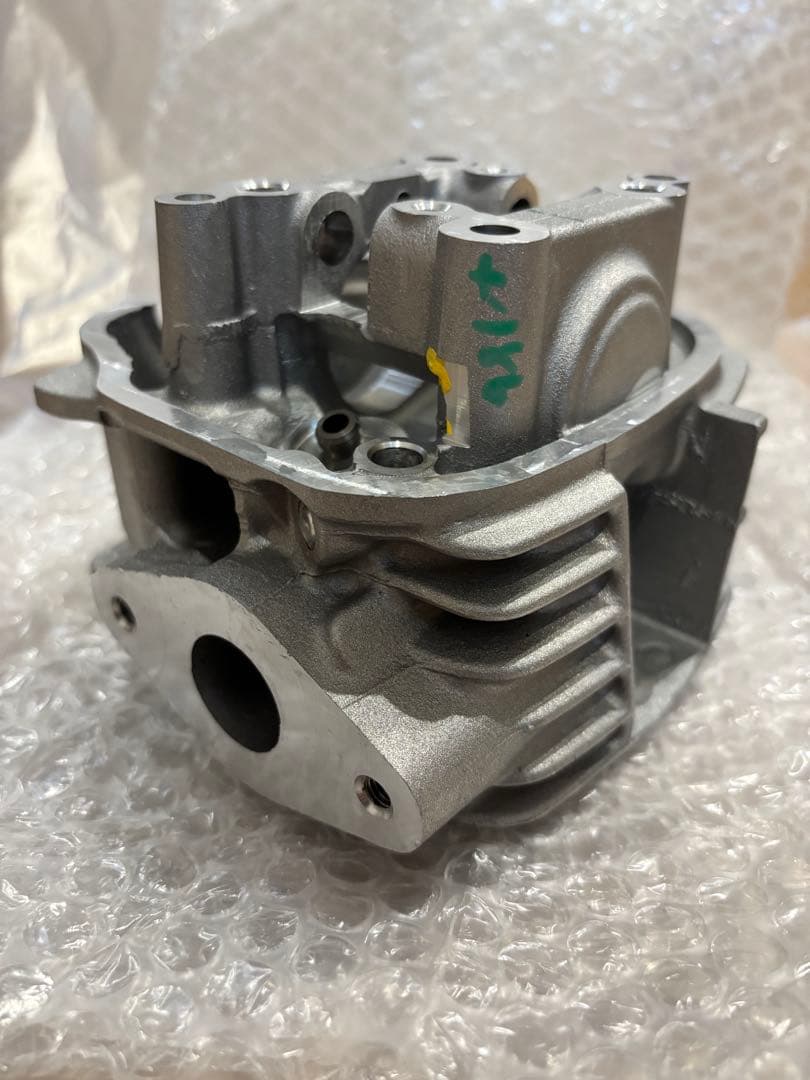 12200-KWW-740 シリンダーヘッド 未使用 スーパーカブ110プロ