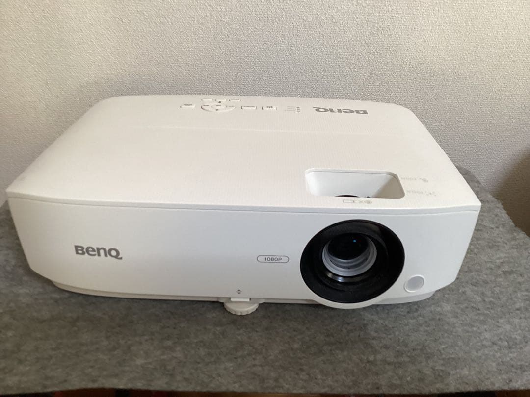BenQプロジェクターMH534