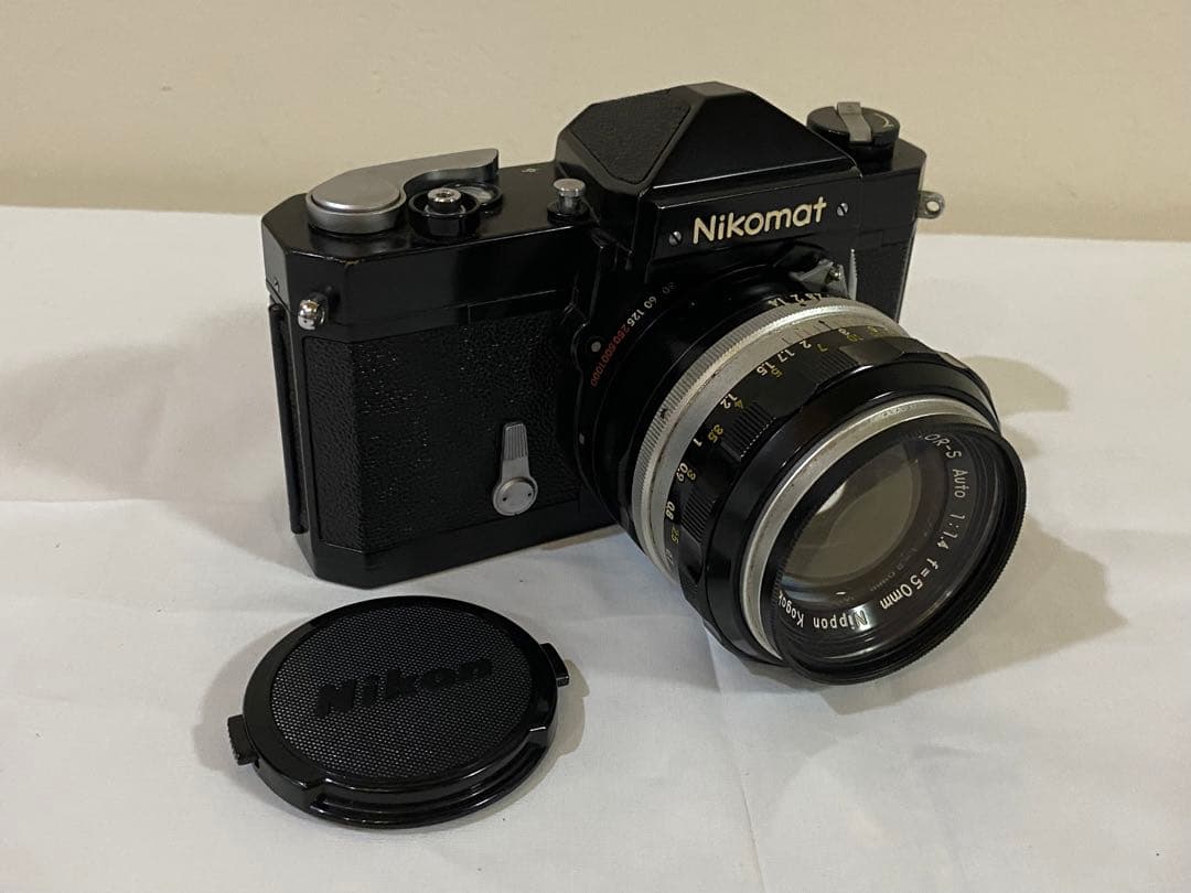 Nikomat一眼レフカメラ、Nikkor 135mm f/2.8レンズ