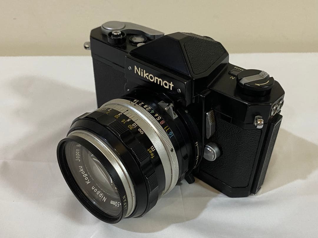 Nikomat一眼レフカメラ、Nikkor 135mm f/2.8レンズ