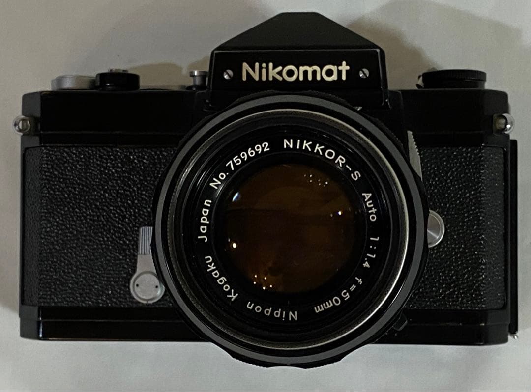 Nikomat一眼レフカメラ、Nikkor 135mm f/2.8レンズ