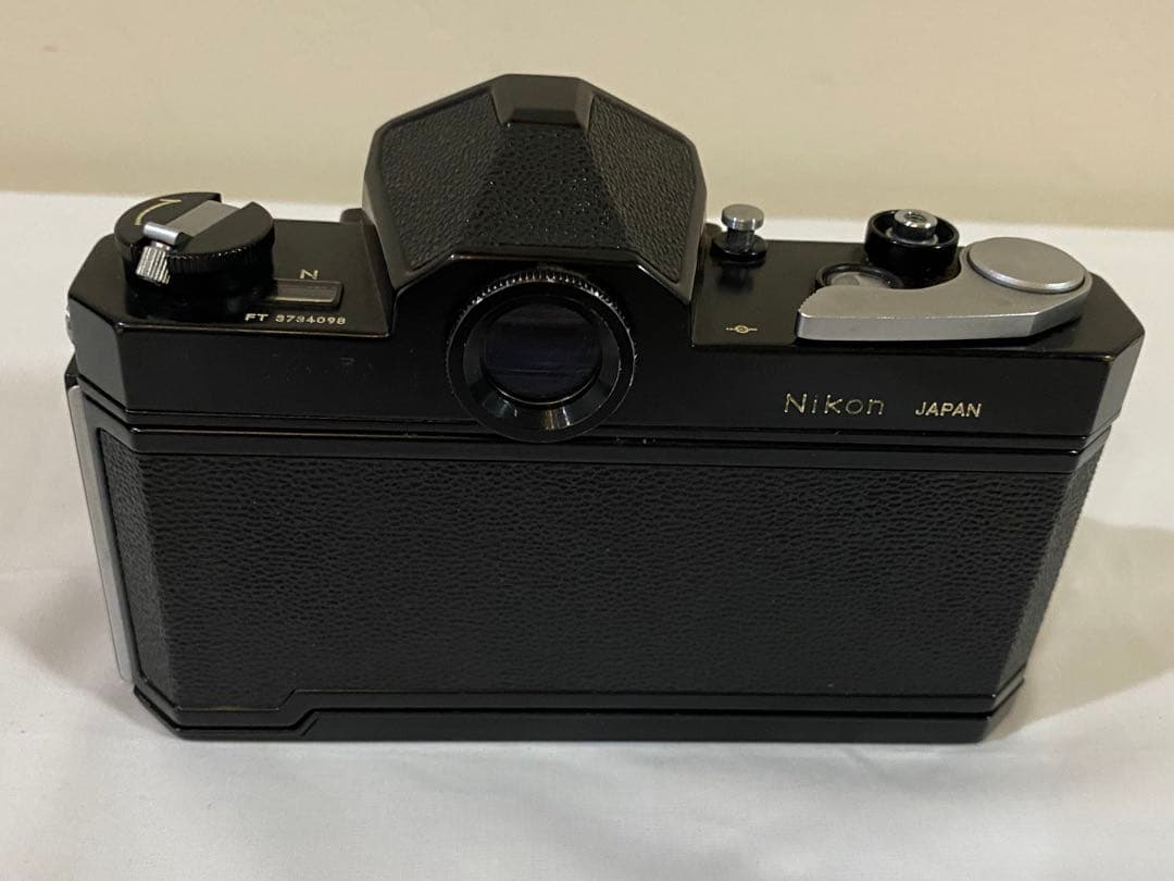 Nikomat一眼レフカメラ、Nikkor 135mm f/2.8レンズ