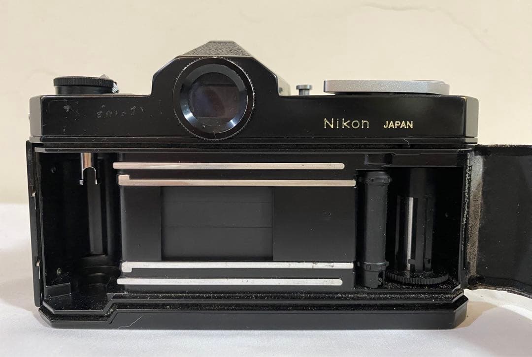 Nikomat一眼レフカメラ、Nikkor 135mm f/2.8レンズ