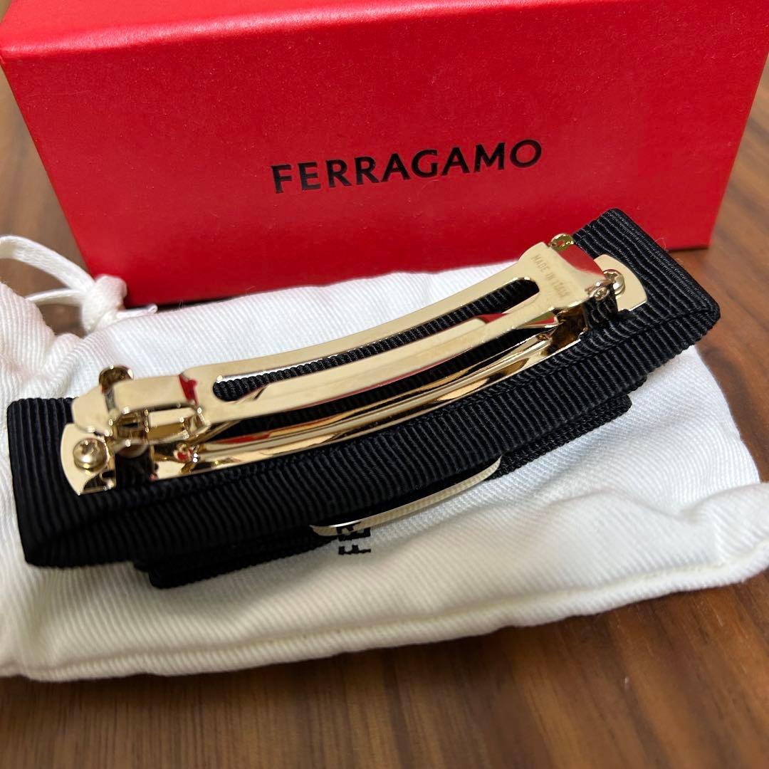 FERRAGAMO ブラック リボン バレッタ