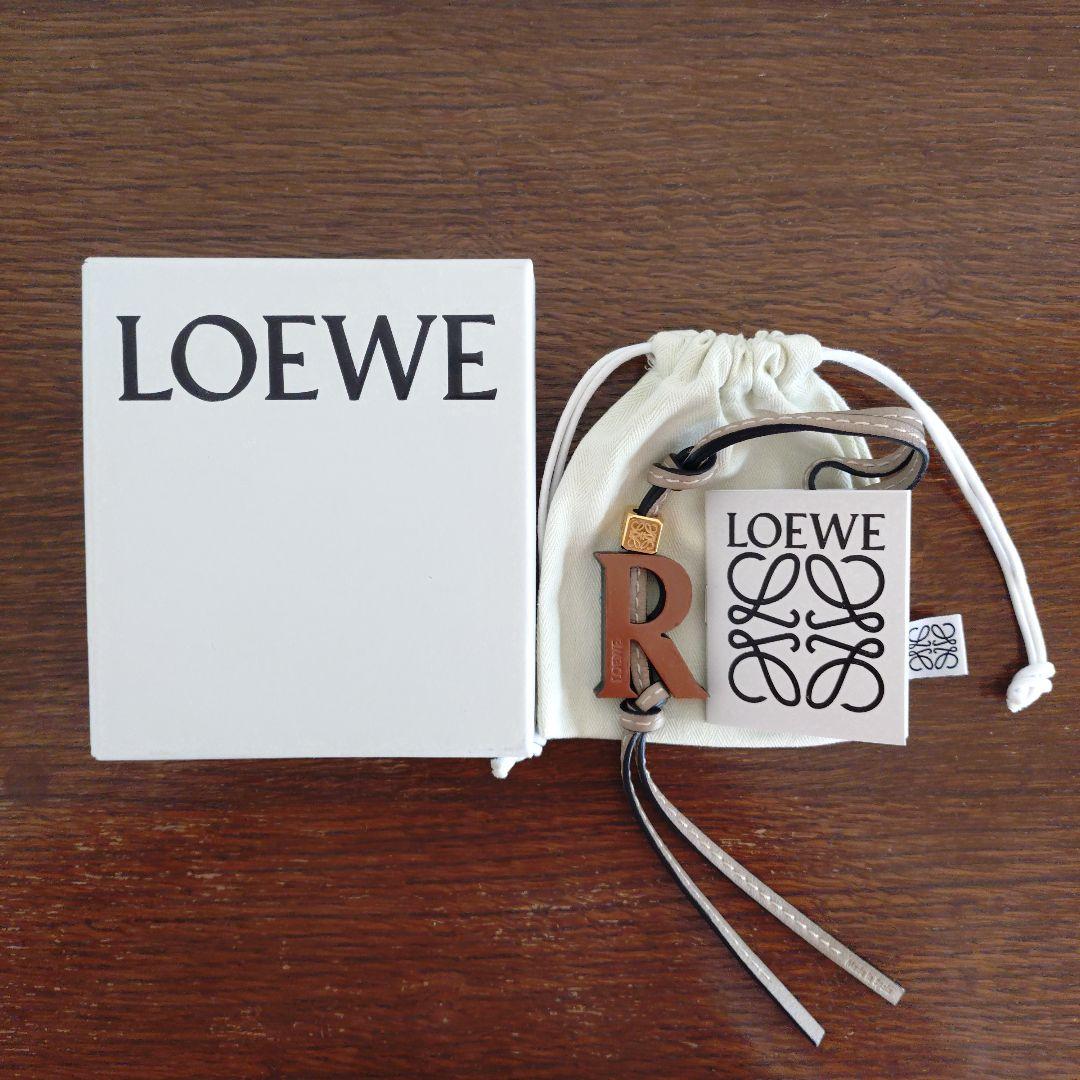 LOEWE　ロエベ　チャーム　イニシャル