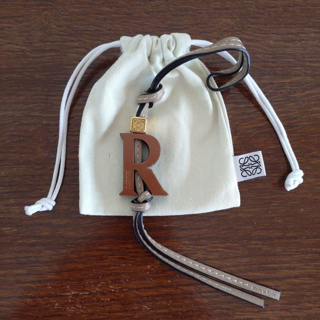 LOEWE　ロエベ　チャーム　イニシャル