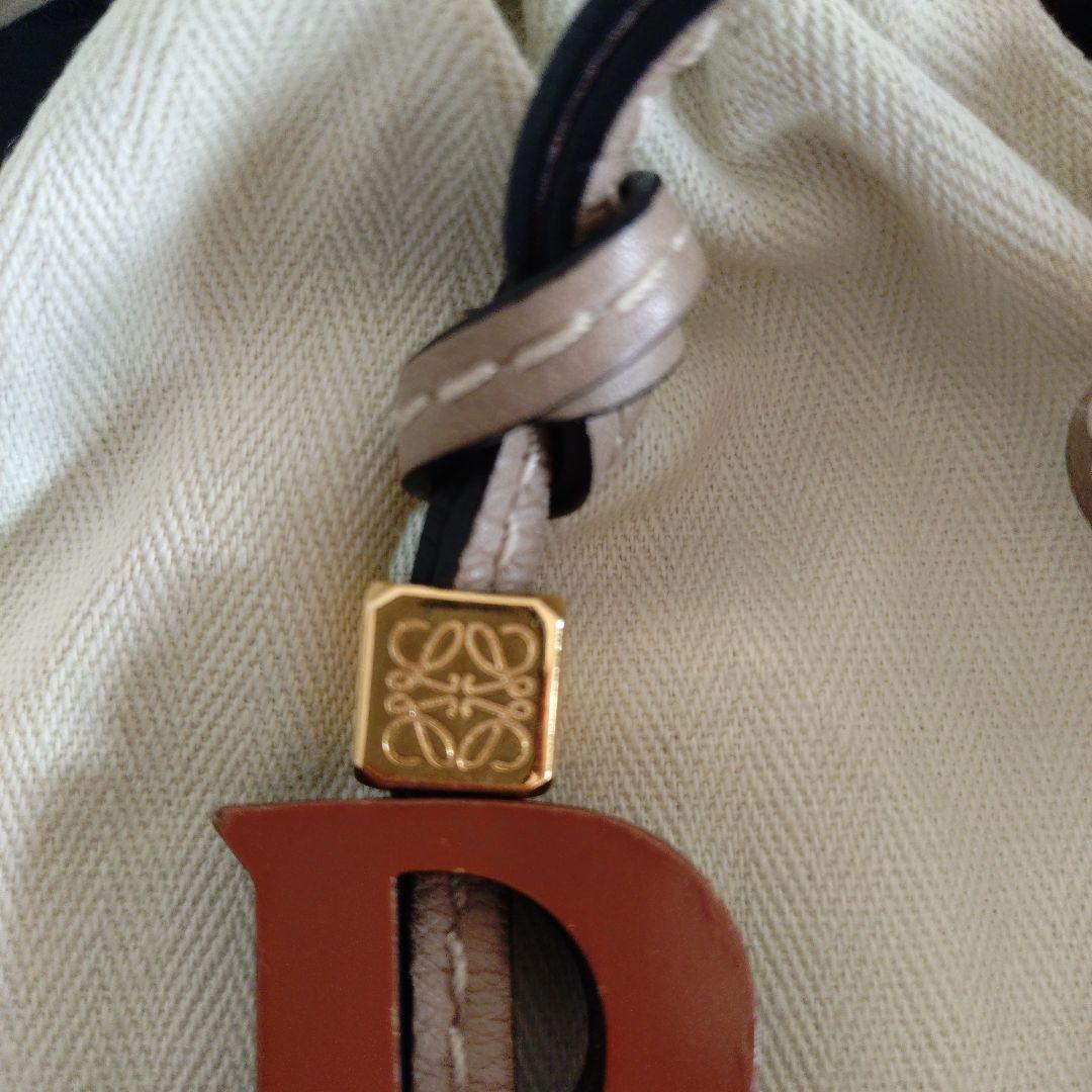 LOEWE　ロエベ　チャーム　イニシャル