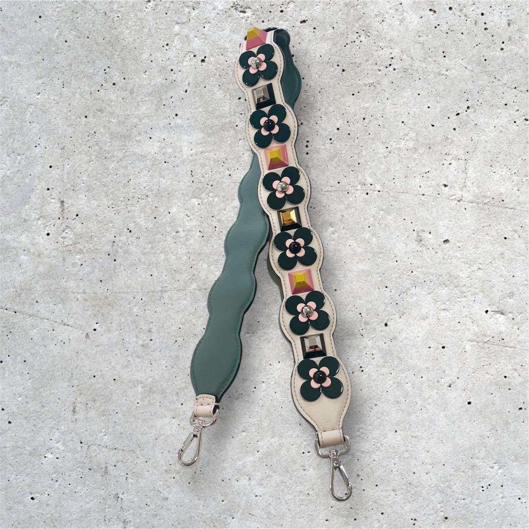 【美品⭐︎】FENDI フラワーモチーフ ショルダーストラップユー