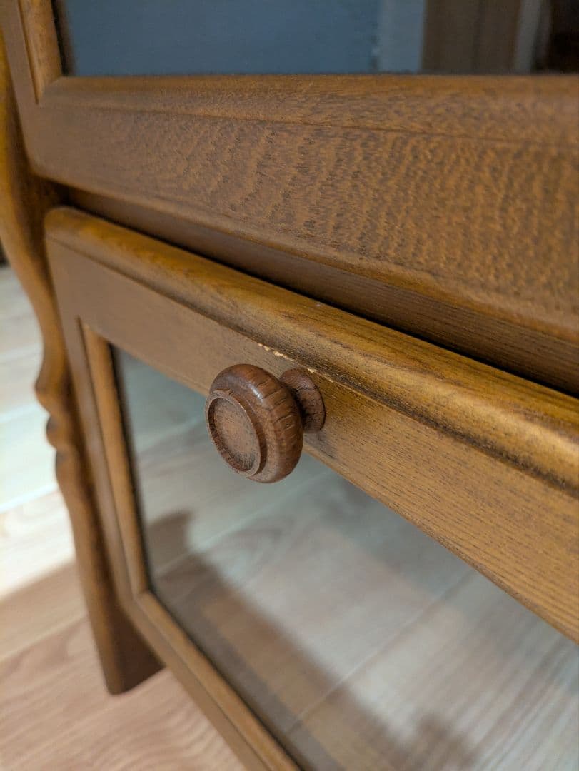 【karimoku】カリモク ガラス扉3段キャビネット 飾り棚 木製