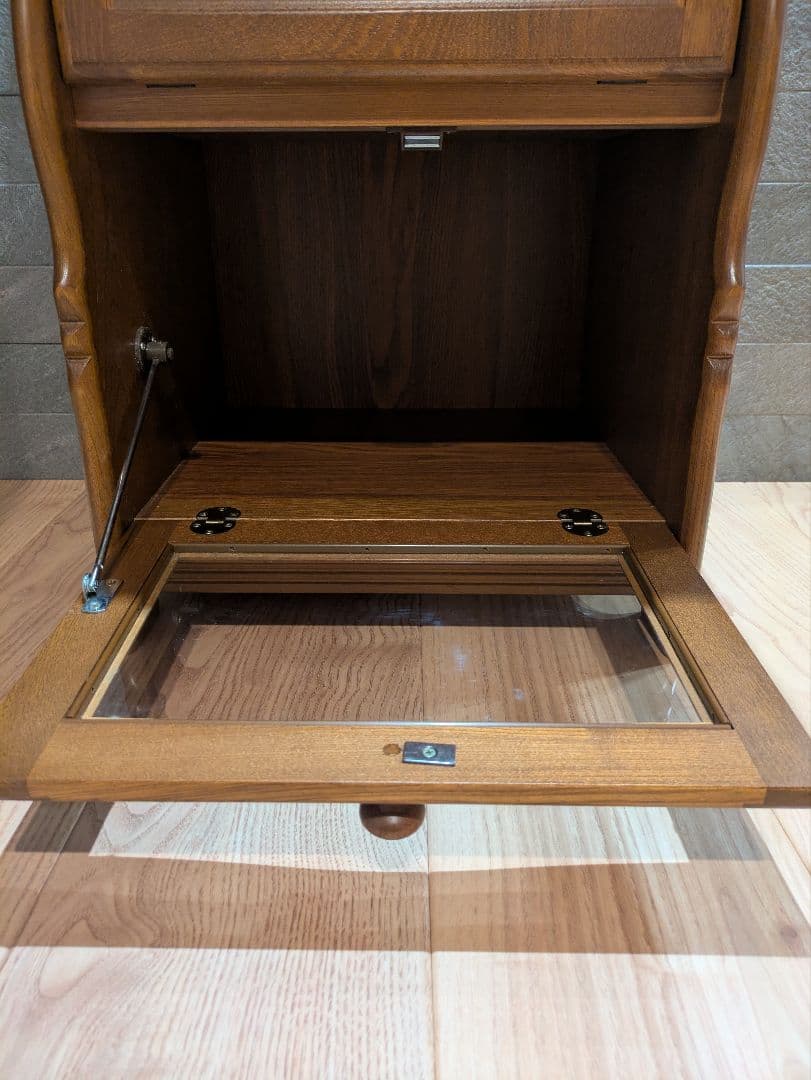 【karimoku】カリモク ガラス扉3段キャビネット 飾り棚 木製