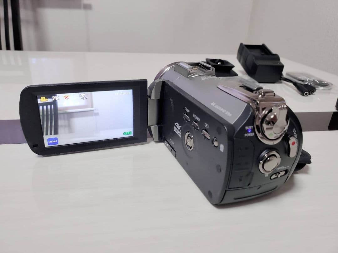 4K ビデオカメラ コンパクト シルバー