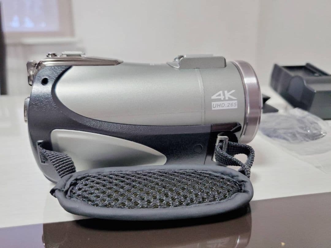 4K ビデオカメラ コンパクト シルバー