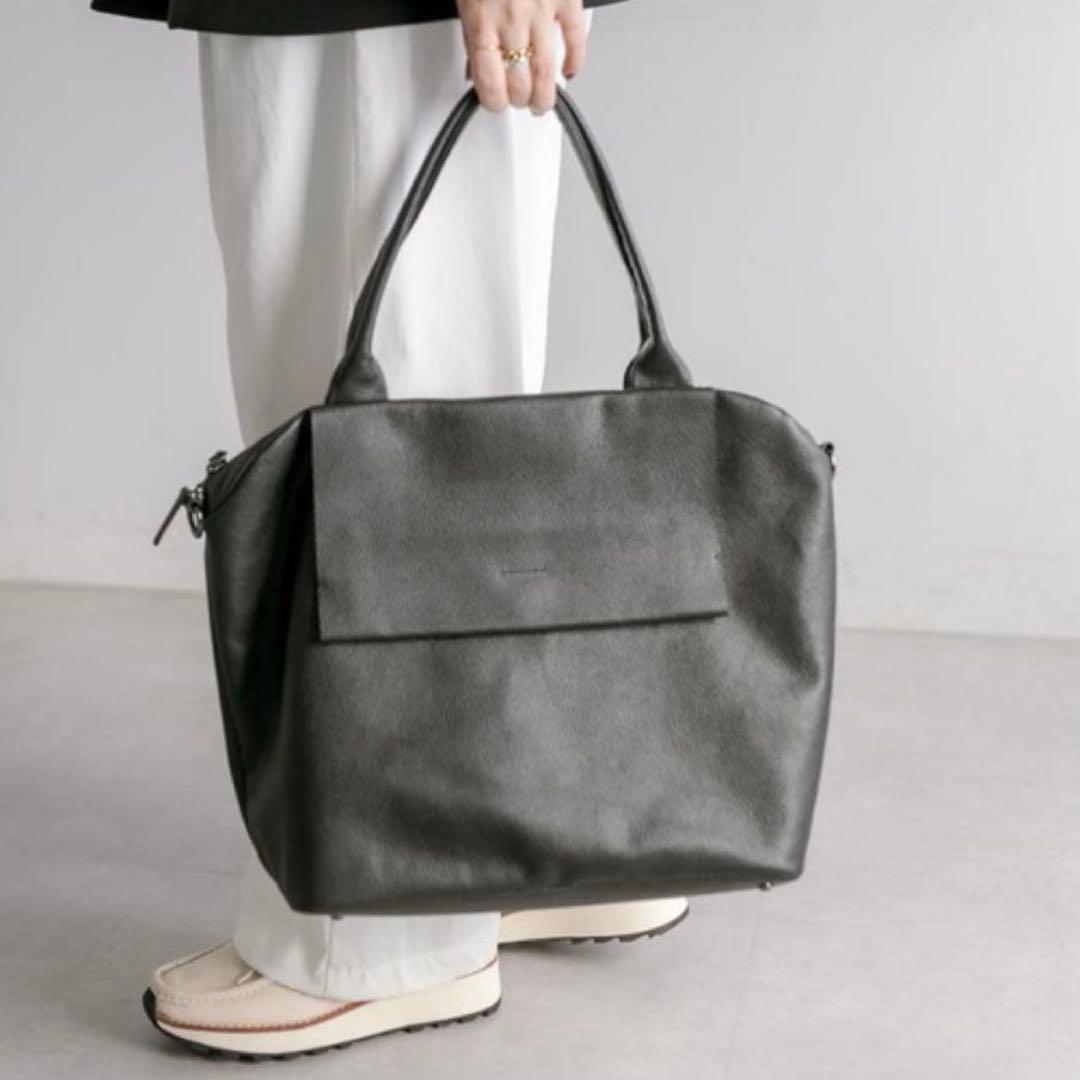 イアパピヨネ レザーフラップ2WAYバッグ　Lサイズ