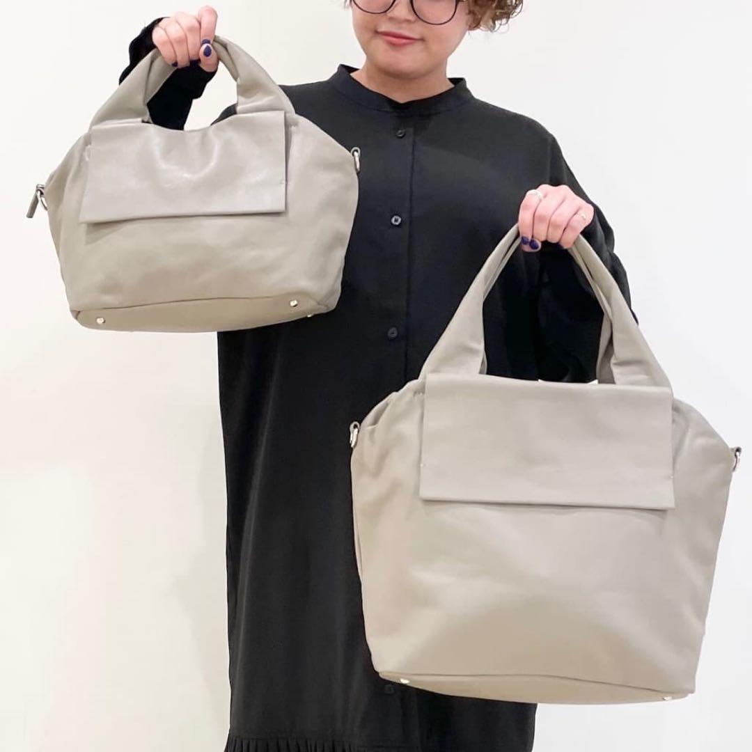 イアパピヨネ レザーフラップ2WAYバッグ　Lサイズ