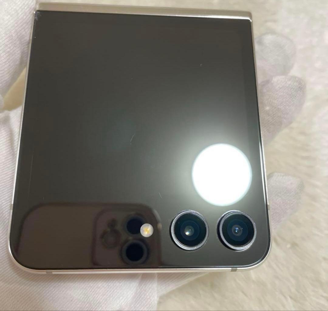 【美品】Galaxy Z Flip5 クリーム 256GB SIMフリー