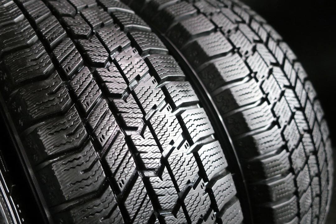 極上9.5分山 2023年製 スタッドレス 165/70R14 アクア ヴィッツ