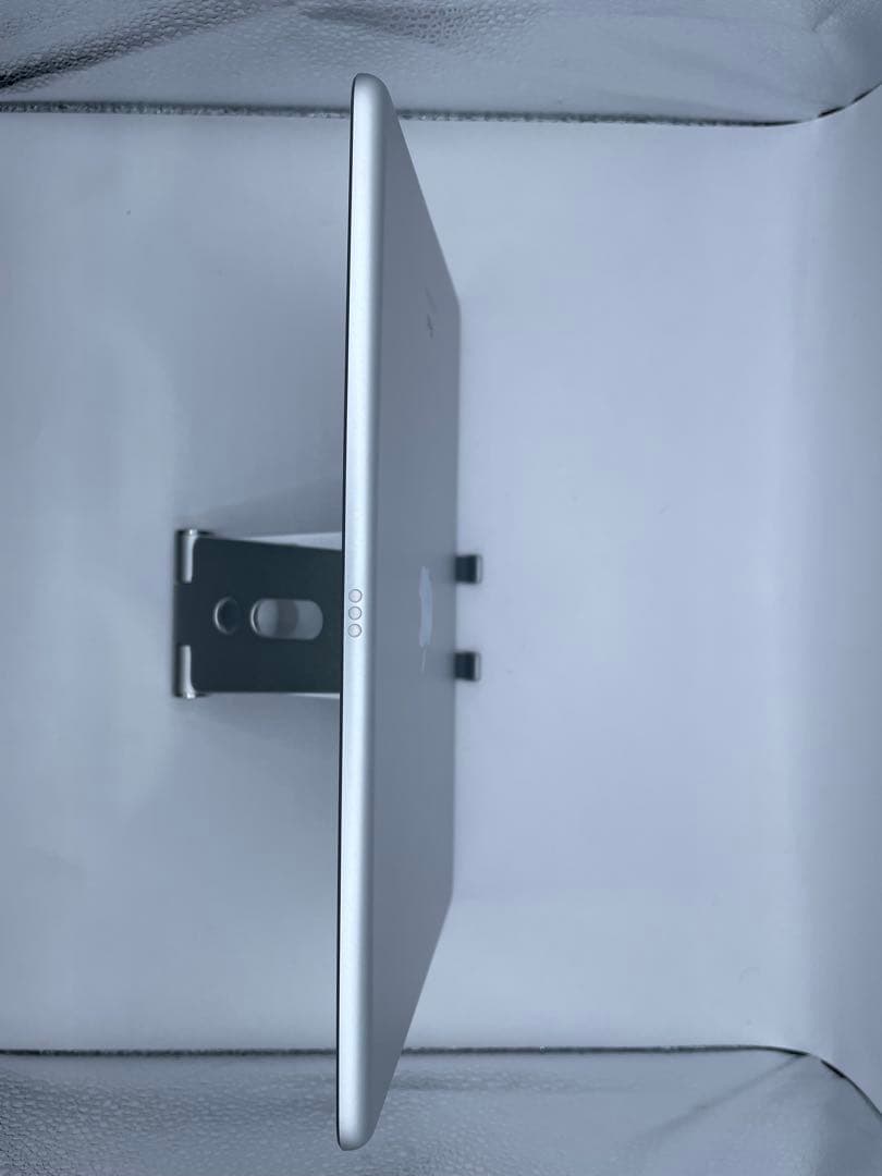 a*u様 iPad 7世代 32GB バッテリー90%