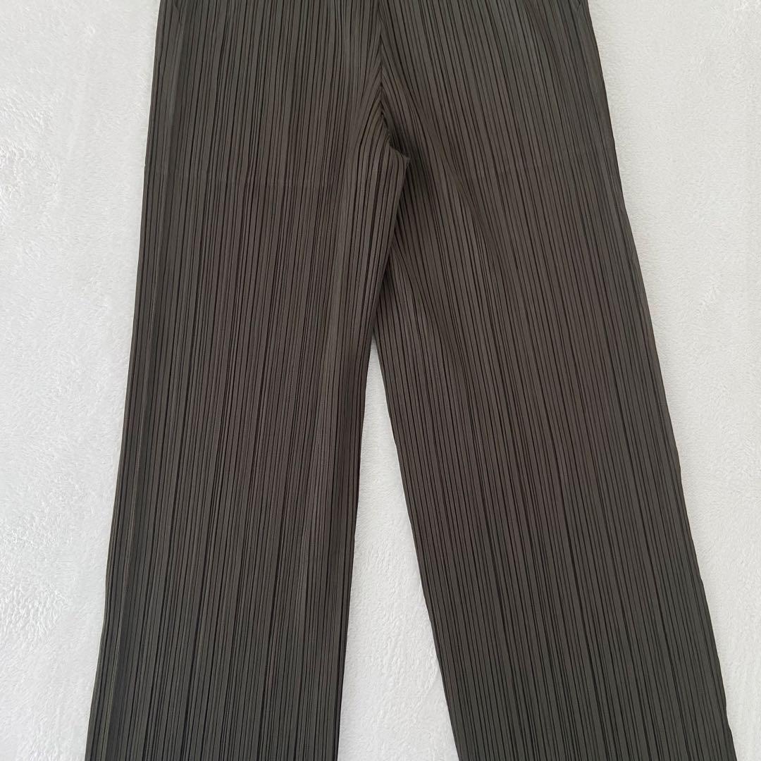 極美品　プリーツプリーズ イッセイミヤケ　ボトムス　ダークブラウン　0