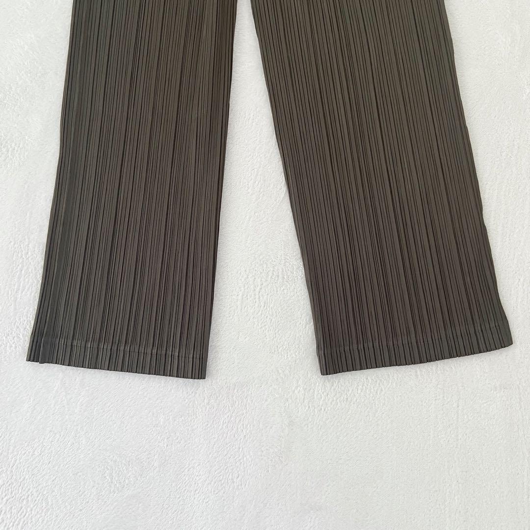 極美品　プリーツプリーズ イッセイミヤケ　ボトムス　ダークブラウン　0
