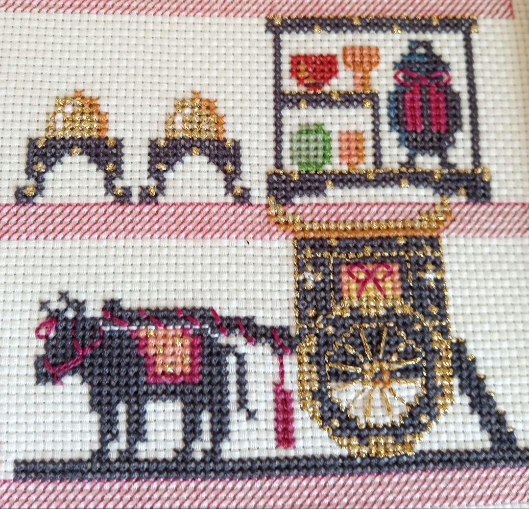 ぱんなちゃん　ホビーラホビーレクロスステッチ〈雛段飾り〉完成品