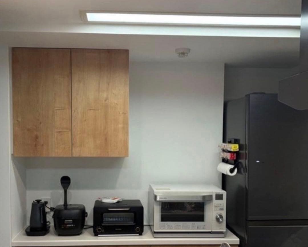 ①キッチン吊り戸棚　木目