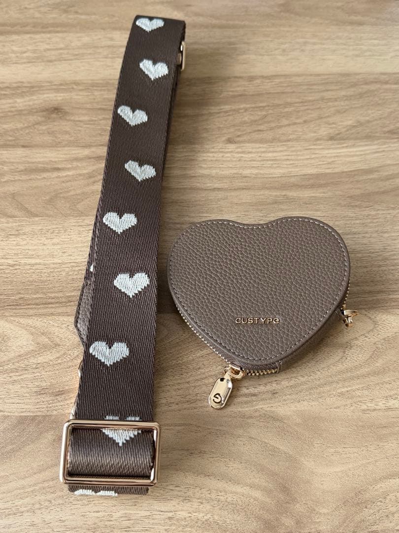 【新品】CUSTYPE ハート型ポーチ、ショルダー(モカ)