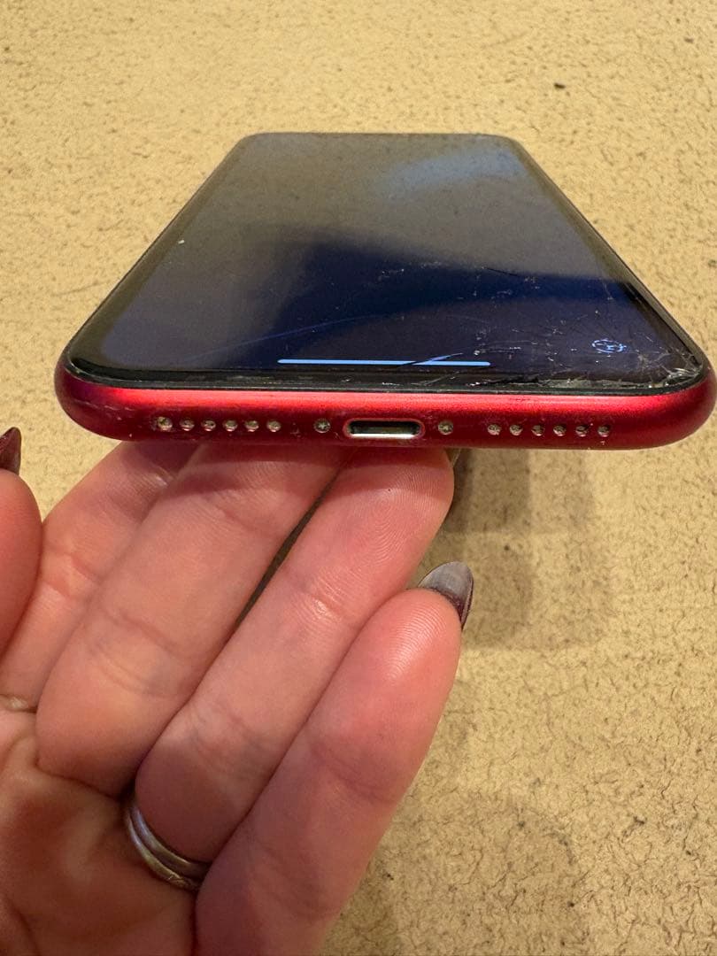 iPhone11 RED 128GB 画面割れ　ジャンク品