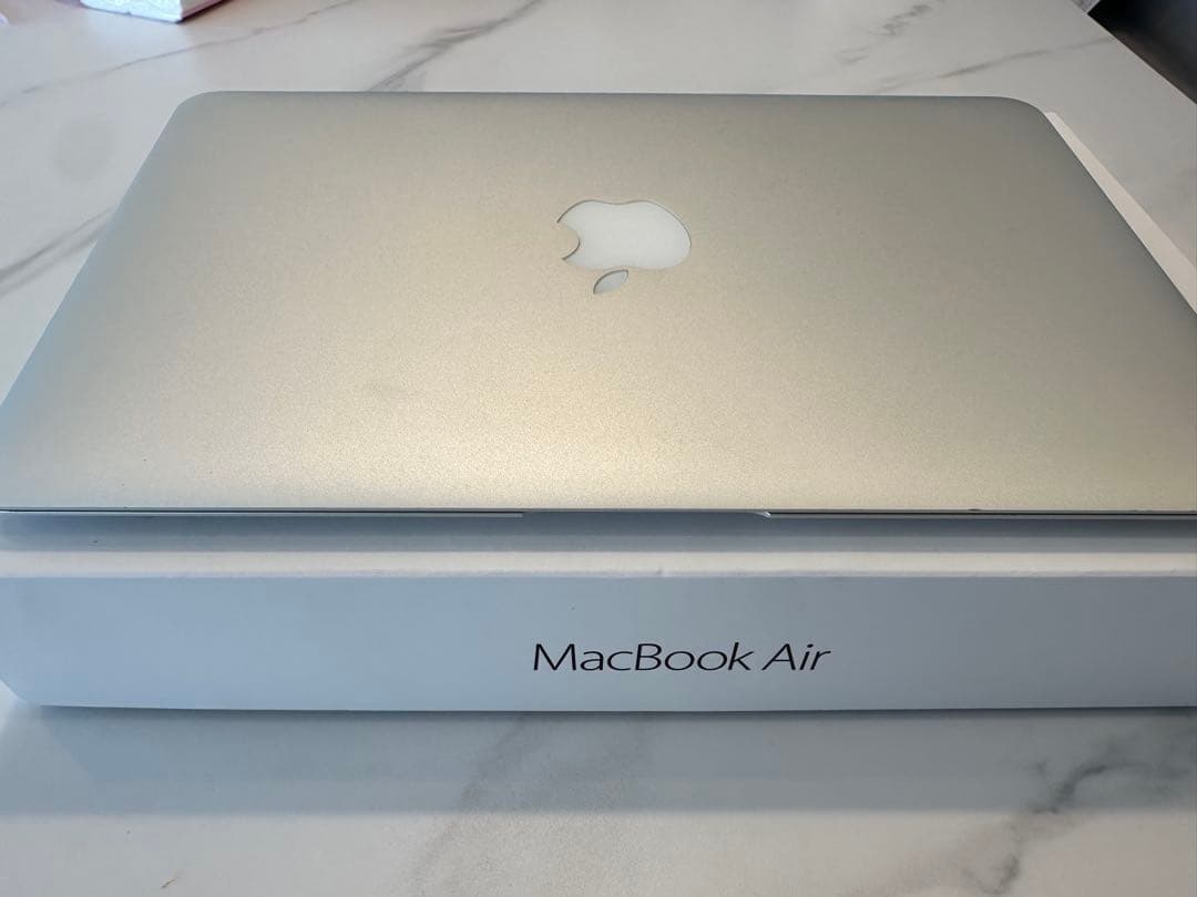 MacBook Air 2015年 11インチ　ストレージ256GB メモリ4G