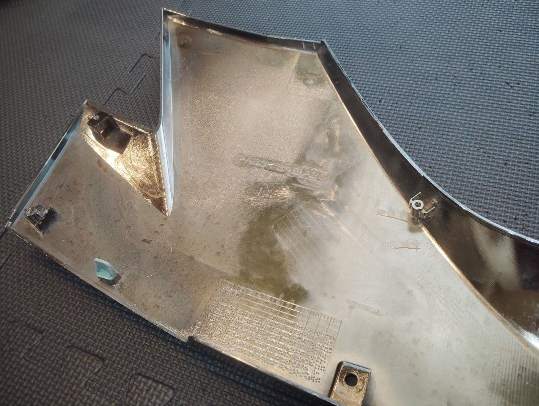 いすゞ純正　GIGA　ファイブスターギガ　ボンネットグリル　メッキパーツ　中古品