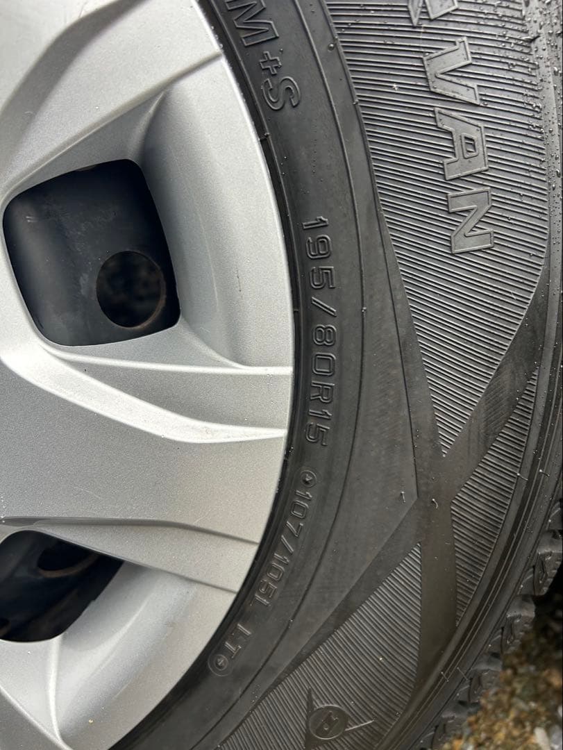 ハイエース2023年スタッドレス 195/80R15 4本セット ナット付き！