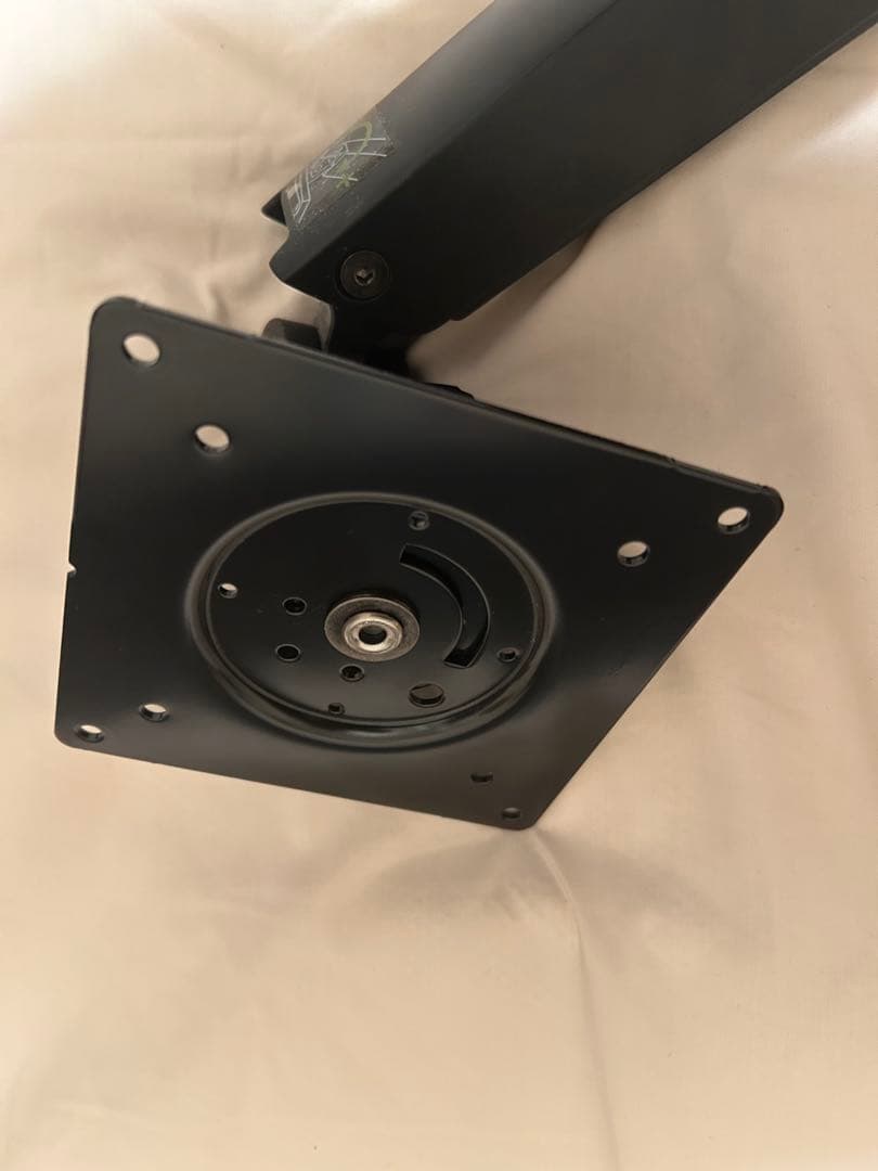 Amazonベーシック モニターアーム エルゴトロン